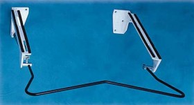 Coppia mensole reclinabili, a mezzo di sistema pneumatico, con comando a barra centrale continua. Completo di martelletti per il fissaggio del lavabo VERA 503 Coppia mensole reclinabili, a mezzo di sistema pneumatico, con comando a barra centrale continua. Completo di martelletti per il fissaggio del lavabo VERA 503