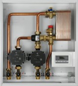 NOVABOX 121 - Modulo di separazione idraulica con gestione circuito di riscaldamento, con valvola anticondensa e 2 circolatori. Copre le funzioni idrauliche di: - Trasporto dell'energia provenien[...]