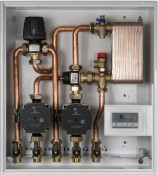 NOVABOX 321 - Modulo di separazione idraulica con gestione circuito di riscaldamento e sanitario accumulo, con valvola anticondensa e con 2 corcolatori. Copre le funzioni idrauliche di: - Traspor[...]