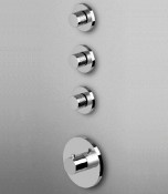 Parte esterna per DOCCIA incasso TERMOSTATICO da 1/2, con 3 rubinetti d'arresto. Parte esterna per DOCCIA incasso TERMOSTATICO da 1/2, con 3 rubinetti d'arresto.