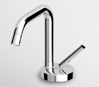 LAVABO Miscelatore monocomando con bocca girevole, aeratore, flessibili di collegamento. LAVABO Miscelatore monocomando con bocca girevole, aeratore, flessibili di collegamento.