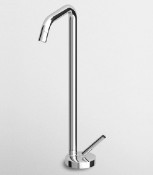 CATINO Miscelatore monocomando con bocca girevole, aeratore, flessibili di collegamento. CATINO Miscelatore monocomando con bocca girevole, aeratore, flessibili di collegamento.