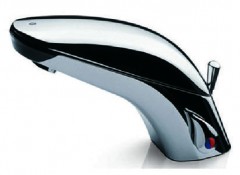 CLASS 10 M Rubinetto elettronico a tripla fotocellula per acqua fredda o premiscelata. Scocca in metallo CLASS 10 M Rubinetto elettronico a tripla fotocellula per acqua fredda o premiscelata. Scocca in metallo