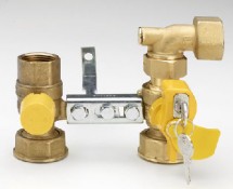 S.1004 Mensola a doppia valvola con serratura e cappuccio piombabile, presa di pressione e curva orientabile 360°. S.1004 Mensola a doppia valvola con serratura e cappuccio piombabile, presa di pressione e curva orientabile 360°.